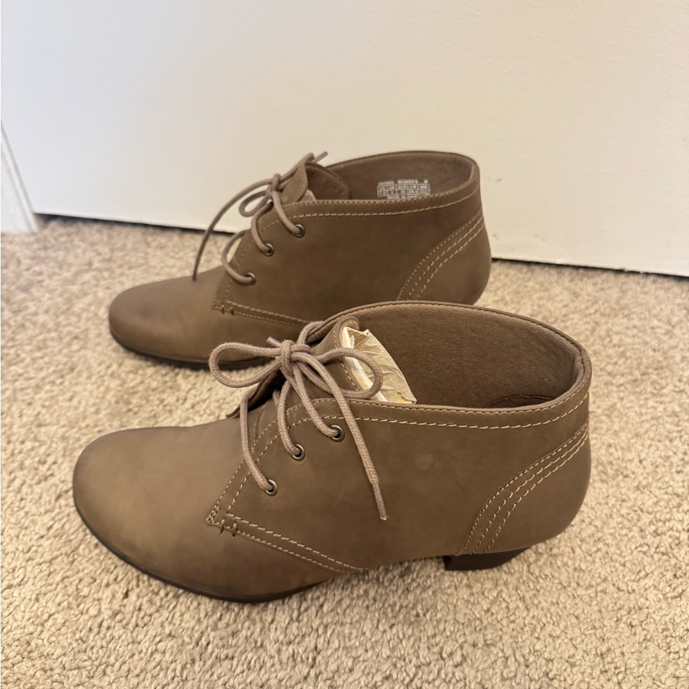 ROCKPORT Womens 7.5 Suede Leather Ankle Boots Booties Lace Up Block Heel - Picture 2 of 12